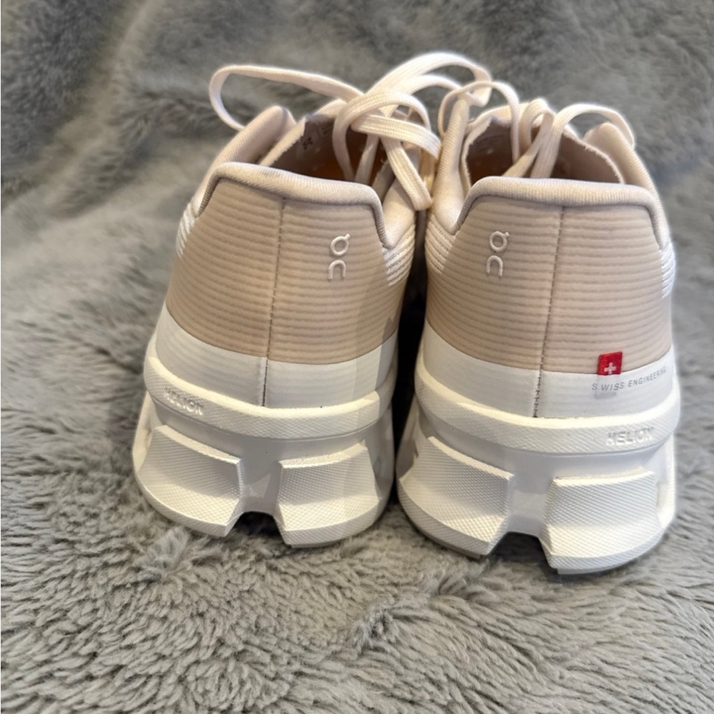 On Cloudmonster Void - image 3